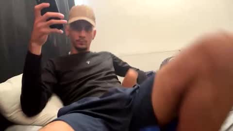 Snapshot of iamsazon chatting on 11.06.25 IAmSazon online show from 11.06.25