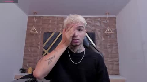 Snapshot of ian_castillo_ chatting on 02.06.26 IAN CASTILLO online show from 02.06.26