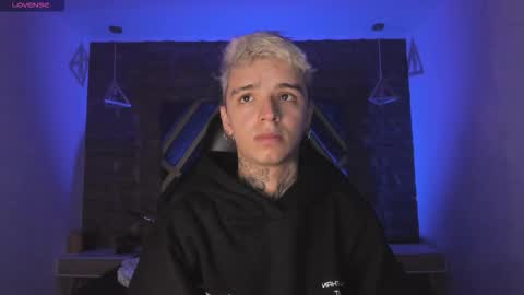 Snapshot of ian_castillo_ chatting on 02.17.26 IAN CASTILLO online show from 02.17.26