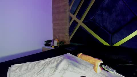 Snapshot of ian_castillo_ chatting on 03.09.26 IAN CASTILLO online show from 03.09.26