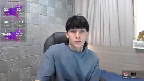 Snapshot of iancute_ chatting on 10.29.25 ian online show from 10.29.25