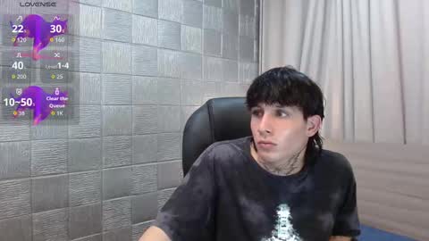 Snapshot of iancute_ chatting on 11.05.25 ian online show from 11.05.25