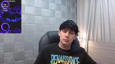 Snapshot of iancute_ chatting on 11.05.25 ian online show from 11.05.25