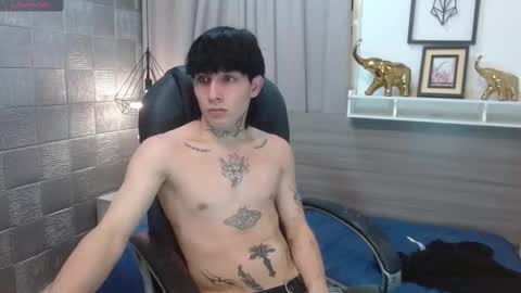 Snapshot of iancute_ chatting on 11.06.25 ian online show from 11.06.25