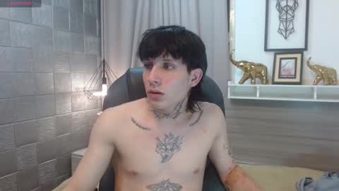 Snapshot of iancute_ chatting on 11.10.25 ian online show from 11.10.25