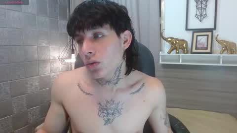 Snapshot of iancute_ chatting on 11.10.25 ian online show from 11.10.25