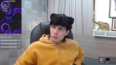 Snapshot of iancute_ chatting on 11.16.25 ian online show from 11.16.25