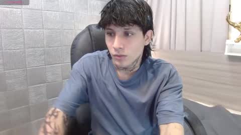 Snapshot of iancute_ chatting on 11.18.25 ian online show from 11.18.25