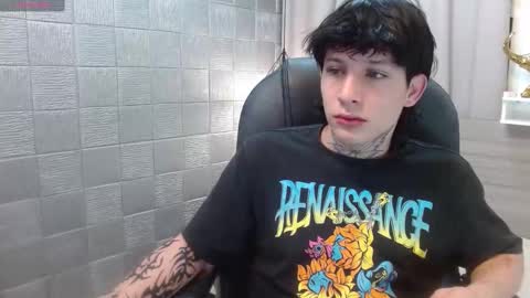 Snapshot of iancute_ chatting on 11.20.25 ian online show from 11.20.25