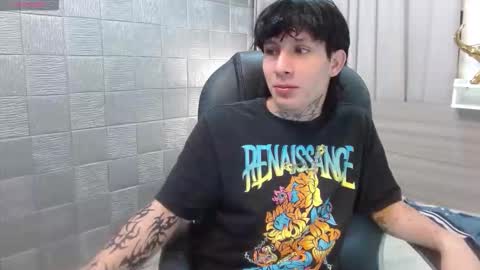 Snapshot of iancute_ chatting on 11.20.25 ian online show from 11.20.25