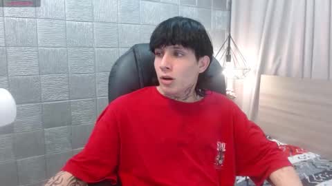 Snapshot of iancute_ chatting on 11.24.25 ian online show from 11.24.25