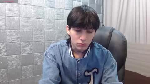 Snapshot of iancute_ chatting on 12.04.25 ian online show from 12.04.25