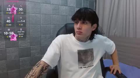 Snapshot of iancute_ chatting on 12.04.25 ian online show from 12.04.25