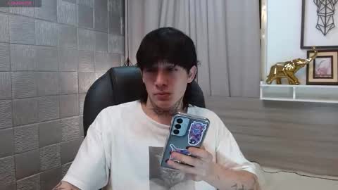 Snapshot of iancute_ chatting on 12.15.25 ian online show from 12.15.25