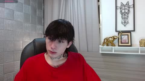 Snapshot of iancute_ chatting on 12.16.25 ian online show from 12.16.25