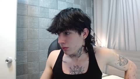 Snapshot of iancute_ chatting on 12.16.25 ian online show from 12.16.25