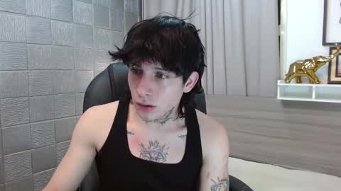 Snapshot of iancute_ chatting on 12.17.25 ian online show from 12.17.25