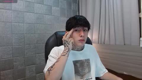 Snapshot of iancute_ chatting on 01.06.26 ian online show from 01.06.26