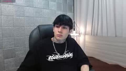 Snapshot of iancute_ chatting on 01.08.26 ian online show from 01.08.26