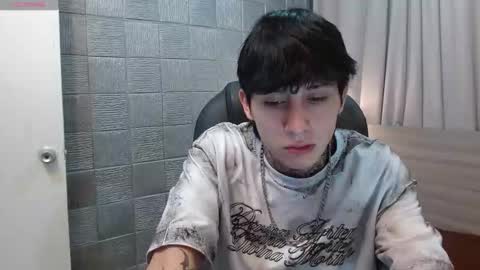 Snapshot of iancute_ chatting on 01.09.26 ian online show from 01.09.26