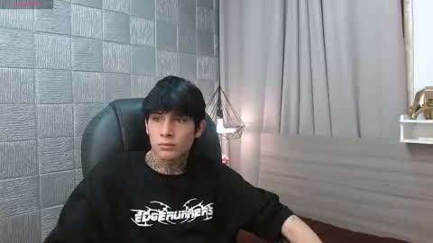 Snapshot of iancute_ chatting on 02.08.26 ian online show from 02.08.26