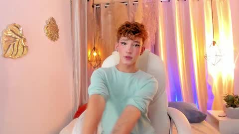 Snapshot of iangel_ chatting on 09.12.25 ian  online show from 09.12.25