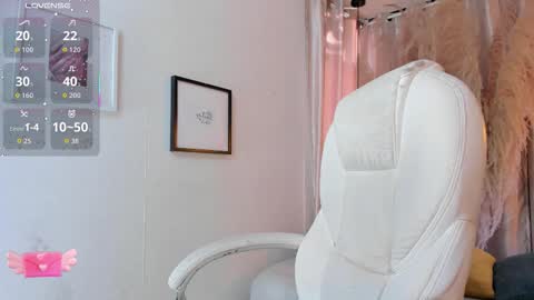 Snapshot of iangel_ chatting on 09.17.25 ian  online show from 09.17.25