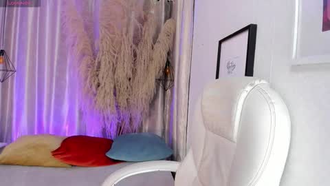 Snapshot of iangel_ chatting on 09.24.25 ian  online show from 09.24.25