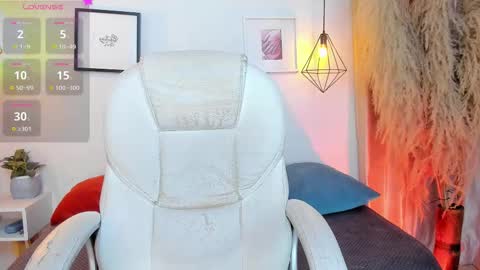 Snapshot of iangel_ chatting on 10.02.25 ian  online show from 10.02.25