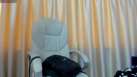 Snapshot of iangel_ chatting on 10.06.25 ian  online show from 10.06.25