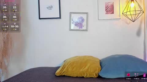 Snapshot of iangel_ chatting on 10.07.25 ian  online show from 10.07.25