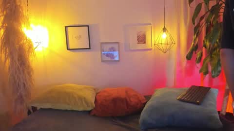 Snapshot of iangel_ chatting on 10.09.25 ian  online show from 10.09.25