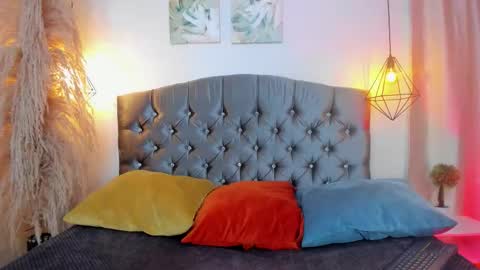 Snapshot of iangel_ chatting on 10.11.25 ian  online show from 10.11.25