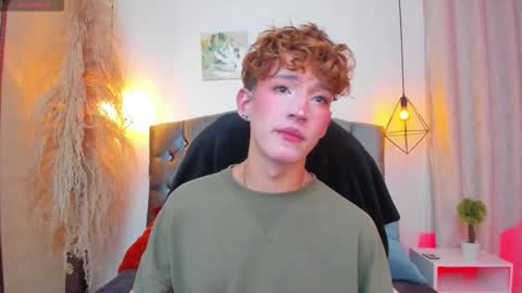 Snapshot of iangel_ chatting on 10.16.25 ian  online show from 10.16.25