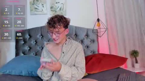 Snapshot of iangel_ chatting on 10.22.25 ian  online show from 10.22.25