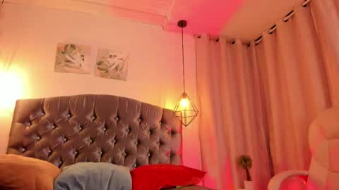 Snapshot of iangel_ chatting on 10.25.25 ian  online show from 10.25.25