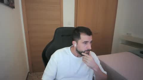 Snapshot of iberian_macho chatting on 11.14.25 iberian_macho online show from 11.14.25