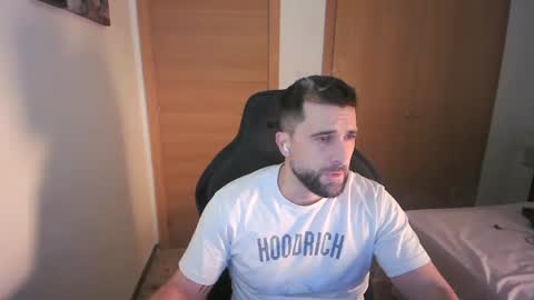 Snapshot of iberian_macho chatting on 12.21.25 iberian_macho online show from 12.21.25