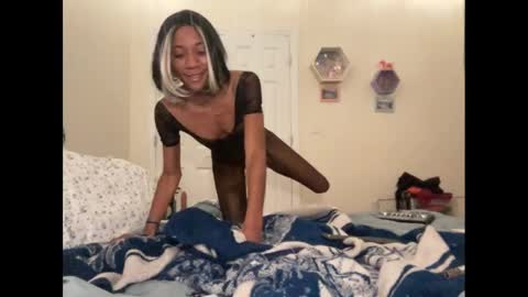 Snapshot of icedmochabree chatting on 09.29.25 bree summers online show from 09.29.25