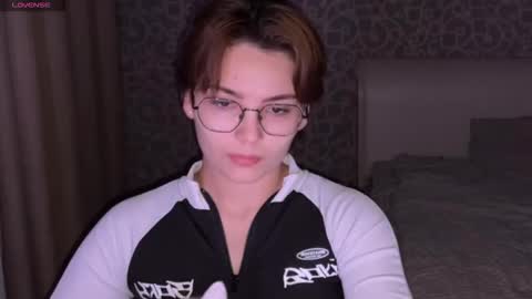 Snapshot of iceeheart chatting on 11.12.25 Ksenia online show from 11.12.25