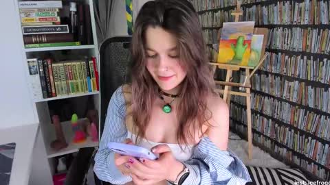 Snapshot of icefroq chatting on 09.10.25 Julia online show from 09.10.25