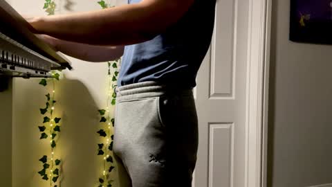 Snapshot of icekingken chatting on 12.17.24 Ken online show from 12.17.24