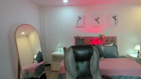 Snapshot of icysweetcam chatting on 06.18.26 Icy online show from 06.18.26