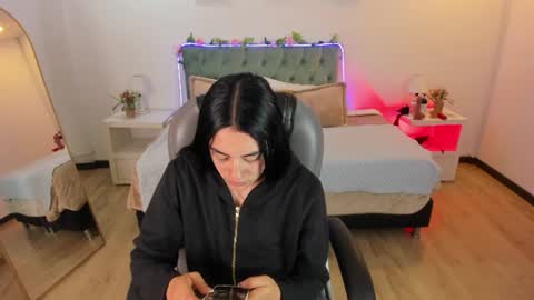 Snapshot of icysweetcam chatting on 07.17.26 Icy online show from 07.17.26
