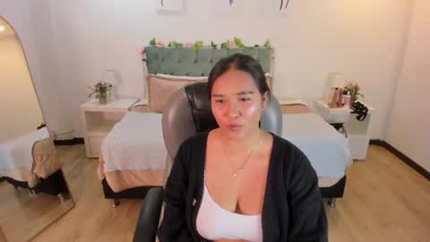Snapshot of icysweetcam chatting on 07.19.26 Icy online show from 07.19.26