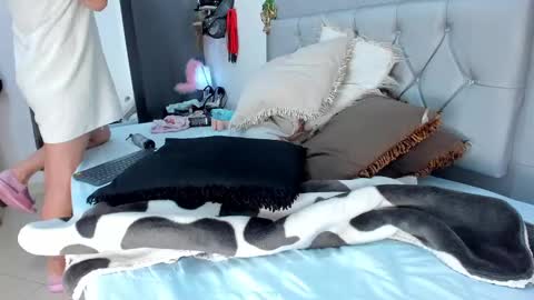 Snapshot of idaly_lovepussy chatting on 12.28.24 idaly    online show from 12.28.24