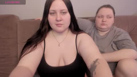 Snapshot of ihaveasecret_ chatting on 02.16.26 Alice online show from 02.16.26