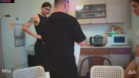 Julia and Mira online show from 12.04.24