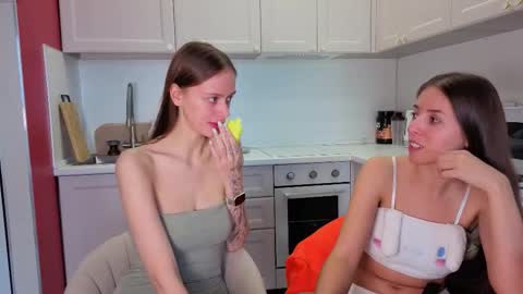 Julia and Mira online show from 10.05.25