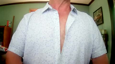 Snapshot of il_undercover chatting on 06.18.26 il_undercover online show from 06.18.26